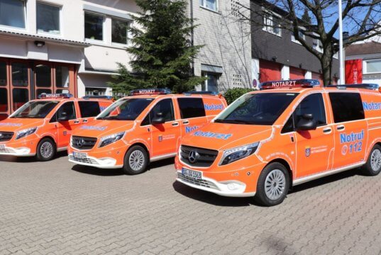 Die Berufsfeuerwehr Solingen präsentierte jetzt drei neue Notarzteinsatzfahrzeuge, die in Kürze in Dienst genommen werden. (Foto: © Bastian Glumm)