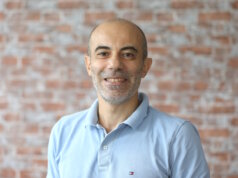 Dr. Alessandro Becciu gründete das Startup Nuraxys: Mit KI will er für mehr Sicherheit im ÖPNV sorgen – aktuell nimmt er am Programm Bergsteiger-Accelerator von Solingen.Business teil. (Foto: © Bastian Glumm)