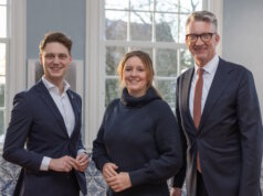 Die Oberbürgermeister des Bergischen Städtedreiecks beim Treffen im Haus Cleff (v. l.): Daniel Flemm (Solingen), Miriam Scherff (Wuppertal) und Sven Wolf (Remscheid). (Foto: © Stadt Remscheid)