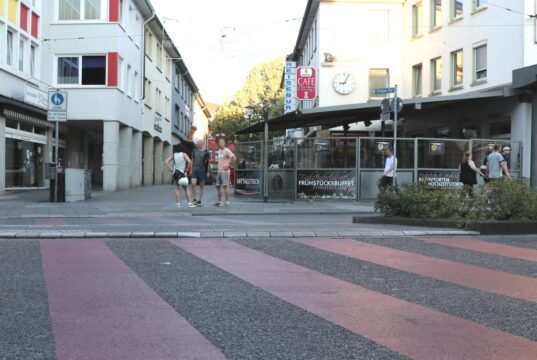 Die roten Streifen am Ohliger Tor sind weg und werden durch einen Zebrastreifen ersetzt. (Archivfoto: © Bastian Glumm)