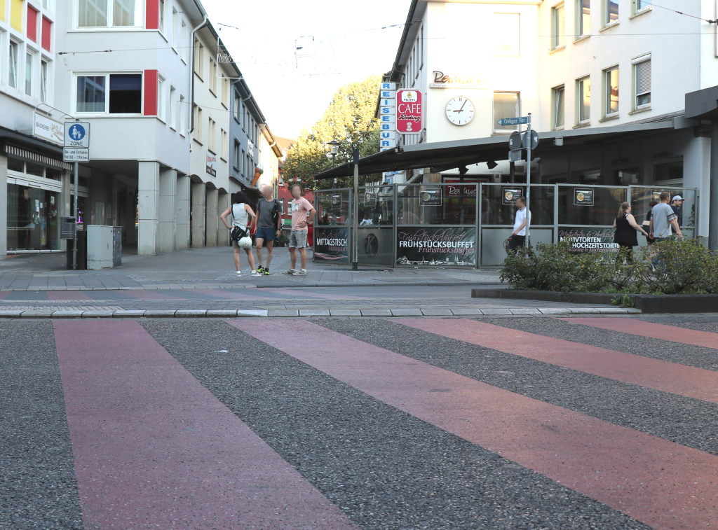Die roten Streifen am Ohliger Tor sind weg und werden durch einen Zebrastreifen ersetzt. (Archivfoto: © Bastian Glumm)