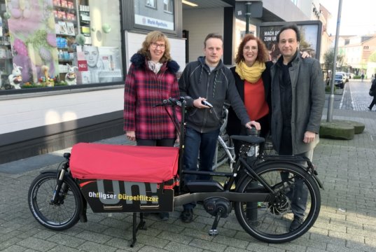 Präsentierten jetzt den „Oh!ligser Dürpelflitzer“: v.li. Regine Biernath, Sascha Scheunemann, Gloria Göllmann und Thilo Schnor. (Foto: privat)