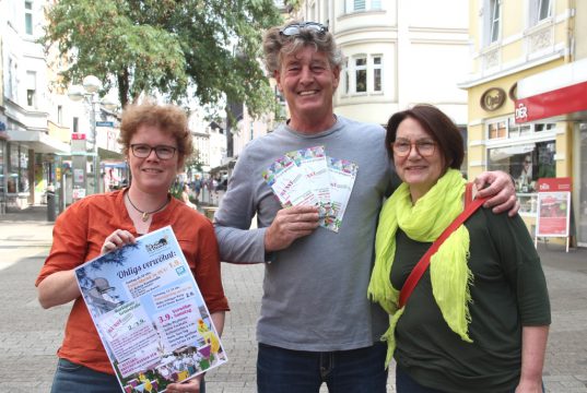 Freuen sich auf das Verwöhnwochenende vom 1. bis zum 3. September in Ohligs: v.li. OWG-Sprecherin Frauke Pohlmann, Timm Kronenberg vom City-Art-Project und OWG-Vorsitzende Brigitte Kiekenap. (Foto: © B. Glumm)