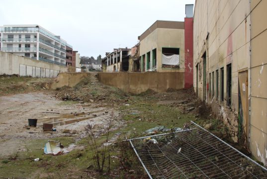 Das ehemalige Olbo-Gelände wurde 2007 von der Graf von Thun und Hohenstein Veith KG erworben. Ursprünglich sollte dort ein Einkaufscenter entstehen. Passiert ist seitdem wenig. (Foto: © Bastian Glumm)