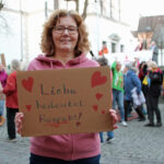 Regina Bonn von der Gleichstellungstelle der Stadt Solingen während der Tanzaktion (Foto © Sandra Grünwald)