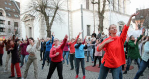 Solingen tanzte im Walder Rundling für die Freiheit und gegen Gewalt an Frauen und Mädchen (Foto © Sandra Grünwald)
