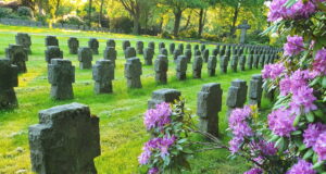 Das Luftopferfeld auf dem Parkfriedhof in Gräfrath. Zum Volkstrauertag findet dort eine Gedenkveranstaltung statt. (Archivfoto: © Bastian Glumm)