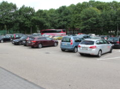 Der Parkplatz am Weyersberg ist kostenfrei nutzbar. Eine zeitweilige Parkraumbewirtschaftung dort wurde von der Stadt Solingen recht schnell wieder kassiert. (Archivfoto: © Bastian Glumm)