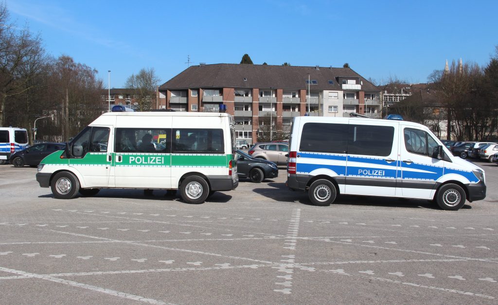 Zu einem Raubdelikt kam es am Freitagabend auf dem Parkplatz Weyersberg. Die Polizei sucht Zeugen. (Archivfoto: © Bastian Glumm)