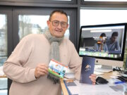 Peter-Paul Delwos von der D&D Agentur in den Büroräumen in Solingen: Das Unternehmen setzt auf persönliche Energieberatung und sucht derzeit neue Mitarbeiter für den bundesweiten Einsatz. (Foto: © Bastian Glumm)