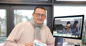 Volatiler Energiemarkt: D&D Agentur wächst und sucht neue Mitarbeiter Peter-Paul Delwos von der D&D Agentur in den Büroräumen in Solingen: Das Unternehmen setzt auf persönliche Energieberatung und sucht derzeit neue Mitarbeiter für den bundesweiten Einsatz. (Foto: © Bastian Glumm)