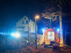Am Samstagabend meldeten zahlreiche Anwohner eine Explosion im Lochbachtal, die Feuerwehr rückte mit einem Großaufgebot aus. (Foto: © Tim Oelbermann)