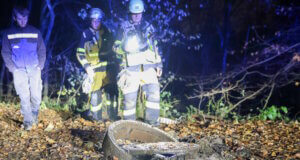 Gullydeckel sind aus dem Boden in die Luft geflogen, Betonringe der Kanalisation wurden herausgeschleudert. (Foto: © Tim Oelbermann)