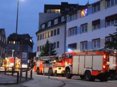 Zu einem Brandeinsatz rückte die Feuerwehr am Donnerstagabend in die City aus. In einem Spielcasino an der Peter-Knecht-Straße brannte ein Handtrockner. (Foto: © Das SolingenMagazin)