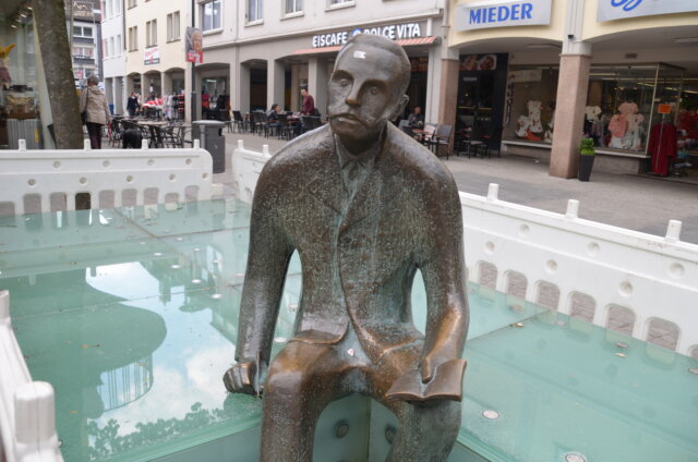 Die von der Solinger Künstlerin gestaltete Bronzestatue des Heimatdichters Peter Witte wird 60 Jahre. (Archivfoto: Martina Hörle)