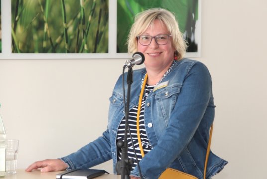 Cordula Scheffels ist Vorstandsvorsitzende des Palliativen Hospiz Solingen e.V.. (Foto: © Bastian Glumm)