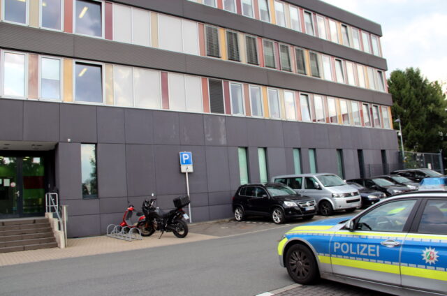 Die Polizeiwache in Solingen-Mitte an der Kölner Straße. (Archivfoto: © Bastian Glumm)