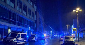 Am Freitagabend wurden auf dem Fronhof in der Innenstadt in Solingen bei einem Amoklauf mit einem Messer mindestens drei Menschen getötet. (Foto: © Tim Oelbermann)