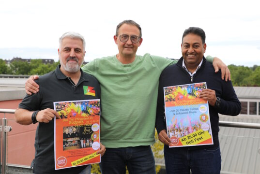 Freuen sich auf das Trio-Pfingstfest am kommenden Sonntag im Südpark: v.li. José Salgado de Freitas (Portugiesischer Verein Solingen), Peter-Paul Delows (Helfende Schirme Solingen) und Baljindar Singh (Restaurant Stückgut). (Foto: © Bastian Glumm)