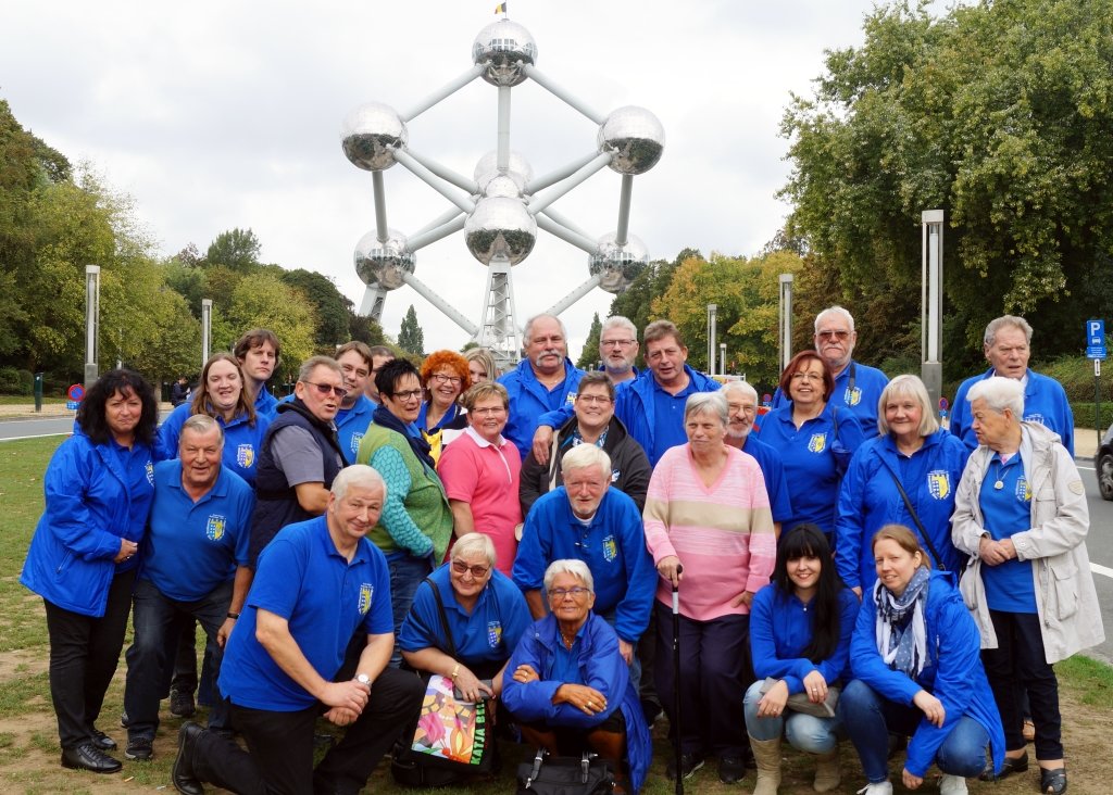 Im Rahmen ihrer diesjährigen Vereinstour war die Prinzengarde Ohligs in Holland und Belgien unterwegs und besuchte unter anderem das Atomium in Brüssel. (Foto: © Prinzengarde Blau-Gelb Ohligs)