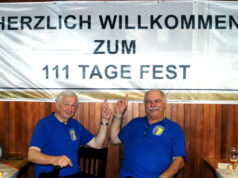 Präsident Joachim Junker (li.) und Geschäftsführer Bernd Hawich feierten jetzt mit ihrer Ohligser Prinzengarde das 111-Tage-Fest. (Foto: © Prinzengarde Ohligs)