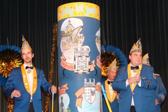 Wer zur Sessionseröffnung am 11.11. in der Ohligser Festhalle aus der Tonne als neuer Hoppeditz springen wird, ist noch geheim. (Archivfoto: © Bastian Glumm)