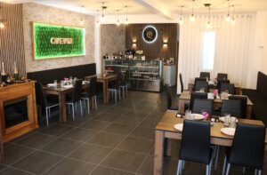 Das Café wurde von den neuen Besitzern kompett renoviert und neu gestaltet. (Foto: © Bastian Glumm)