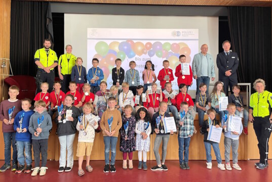 Rund 220 Kinder aus 16 Solinger Grundschulen haben an der 35. Radfahrmeisterschaft teilgenommen. (Foto: © Polizei Wuppertal)