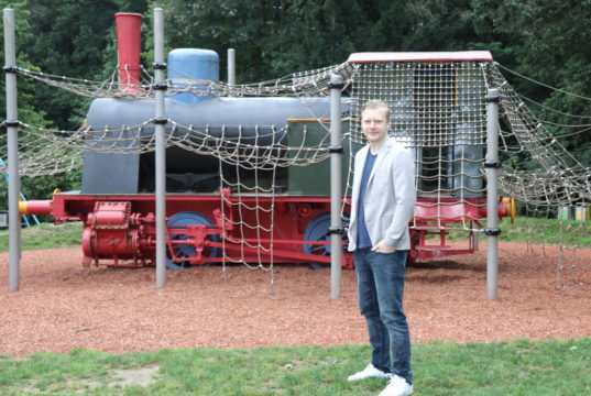 Kinder und Jugendliche sind die Zukunft Solingens. Deshalb müsse sich die Klingenstadt in diesem wichtigen Bereich viel mehr engagieren, meint OB-Kandidat Raoul Brattig von der Solinger FDP: (Foto: © Bastian Glumm)