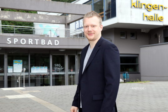 OB-Kandidat Raoul Brattig (FDP) sieht den Sport in Solingen gut aufgestellt, wünscht sich aber trotzdem mehr Förderung in Breiten- und Spitzensport. (Foto: © Bastian Glumm)