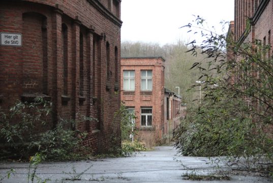 Wenn diese Mauern reden könnten, sie hätten sicherlich einiges zu erzählen. Im März bietet die Wirtschaftsförderung historische Erlebnistouren über das Rasspe-Areal an. (Archivfoto: B. Glumm)