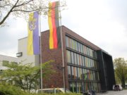 IT-Ausfall: Städtische Dienststellen bleiben auch am Mittwoch zu Das Rathaus der Klingenstadt Solingen im Herzen der City. (Archivfoto: © Bastian Glumm)