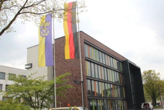 Das Rathaus der Klingenstadt Solingen im Herzen der City. (Archivfoto: © Bastian Glumm)