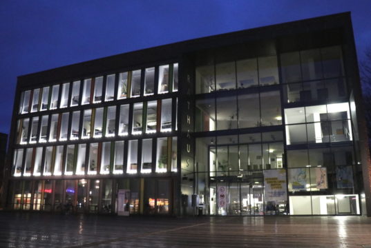 Ein Licht für jedes Solinger Corona-Opfer im Rathaus: Zu Beginn waren es 124 Lampen, bis zum vergangenen Freitag waren 41 weitere dazu gekommen. Die Aktion endet jetzt. (Archivfoto: © Bastian Glumm)