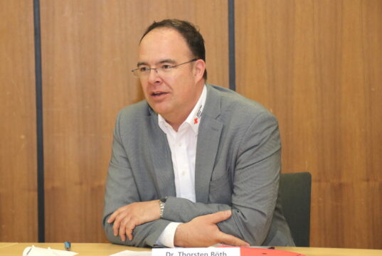 Dr. Thorsten Böth ist Geschäftsführer des DRK-Kreisverbandes Solingen. (Foto: © Bastian Glumm)