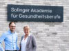 Thorben Kriege, neuer Leiter der Rettungsdienstschule, gemeinsam mit SAG-Geschäftsführerin Susanne Wiechmann. (Foto: © SAG)