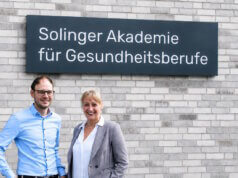 Neue Leitung für Solingens Rettungsdienstschule Thorben Kriege, neuer Leiter der Rettungsdienstschule, gemeinsam mit SAG-Geschäftsführerin Susanne Wiechmann. (Foto: © SAG)