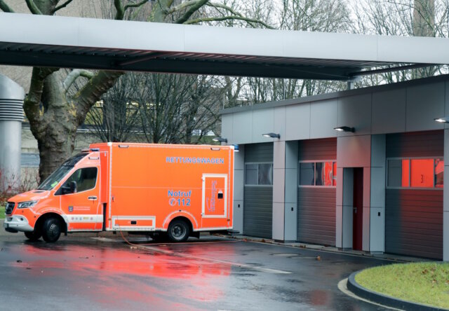 Ein RTW des Solinger Rettungsdienstes an der Wache am Klinikum. (Archivfoto: © Bastian Glumm)