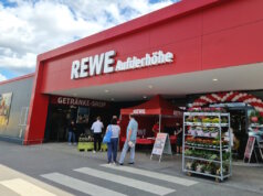Am vergangenen Donnerstag öffnete der modernisierte REWE-Markt an der Friedenstraße in Aufderhöhe wieder seine Pforten. (Foto: © Bastian Glumm)