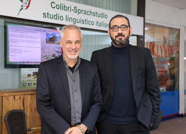 Arbeiten eng zusammen: Dr. Marcus Klische (li.) von der EVB Training GmbH und Rosario Lo Vacco, Inhaber des Colibri-Sprachstudios in Ohligs. (Foto: © Bastian Glumm)