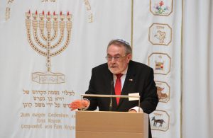 Leonid Goldberg, Vorstandsvorsitzender der Jüdischen Kultusgemeinde Wuppertal, begrüßte am Sonntag zahlreiche Gäste zum Neujahrsempfang in der Bergischen Synagoge in Wuppertal. (Foto: © B. Glumm)