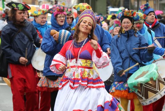 Rund 50.000 Besucher werden zum Rosenmontagszug in Solingen erwartet. 16 Fußgruppen, vier Kapellen und 14 Festwagen stehen in den Startlöchern. (Archivfoto: © Bastian Glumm)