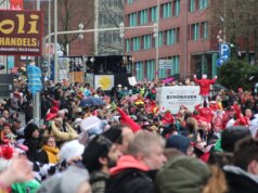 Am Rosenmontag zieht der Karnevalszug wieder durch die Solinger Innenstadt. (Archivfoto: © Bastian Glumm)