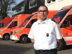 Gottfried Kreuzberg ist Leiter der Abteilung Technik der Solinger Feuerwehr. Er stellte jetzt die fünf neuen Rettungswagen vor. (Foto: © Bastian Glumm)