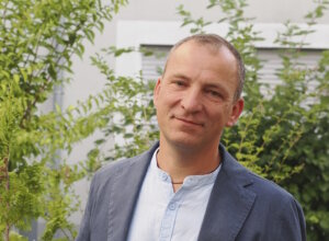 Rüdiger Jezewski ist Referent Themenfeld Demenz, Beratung und Teamentwicklung bei der Diakonie Bethanien in Solingen-Aufderhöhe. (Foto: © Karl-Heinz Kasper)