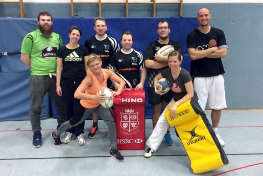 Die WMTV-Zebras würden gerne Rugby mehr im Schulsport verankert sehen. Zu diesem Zweck veranstalteten sie jetzt einen Worskhop in der Klingenhalle mit Lehrerinnen und Lehrern. (Foto: WMTV-Rugby / Philipp Schröder)