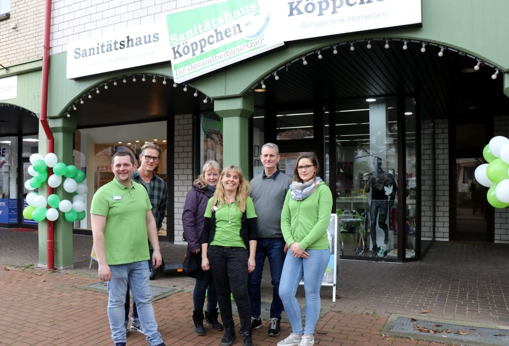 Das Sanitätshaus Köppchen eröffnete diese Woche eine Filiale in Leichlingen, das Team um Miriam und Thomas Gatawetzki-Köppchen freut sich auf die neue Aufgabe. (Foto: © Bastian Glumm)