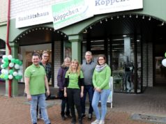 Das Sanitätshaus Köppchen eröffnete diese Woche eine Filiale in Leichlingen, das Team um Miriam und Thomas Gatawetzki-Köppchen freut sich auf die neue Aufgabe. (Foto: © Bastian Glumm)