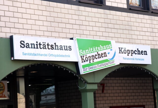 Die Filiale des Sanitätshauses Köppchen in Leichlingen hat seien Pforten wieder geöffnet. Am Freitag gibt es anlässlich der Wiedereröffnung eine Reihe von Aktionen. (Foto: © Bastian Glumm)