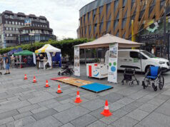 Das Sanitätshaus Köppchen präsentierte sich jetzt auf dem Mobilitätstag des Verkehrsbetriebs unter anderem mit einem Rollator-Parcours. (Foto: © Sanitätshaus Köppchen)